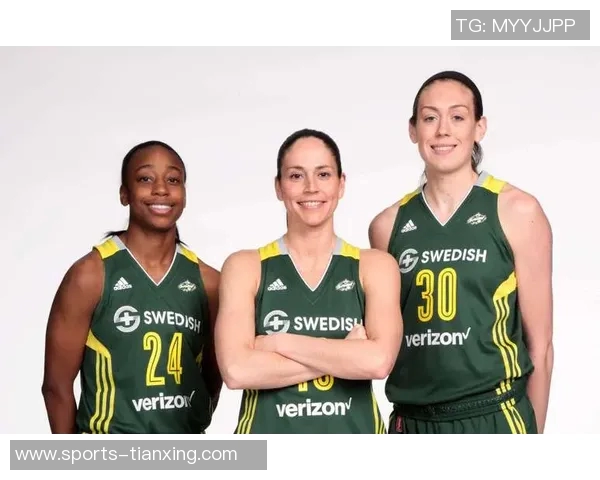 WNBA球星里斯携维密内衣展现完美身材引发时尚热潮