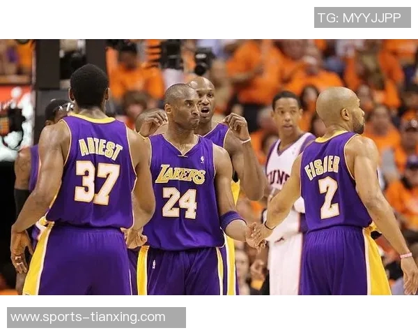 阿德尔曼赞穆雷状态出色并对其休赛期组织训练表示欣慰