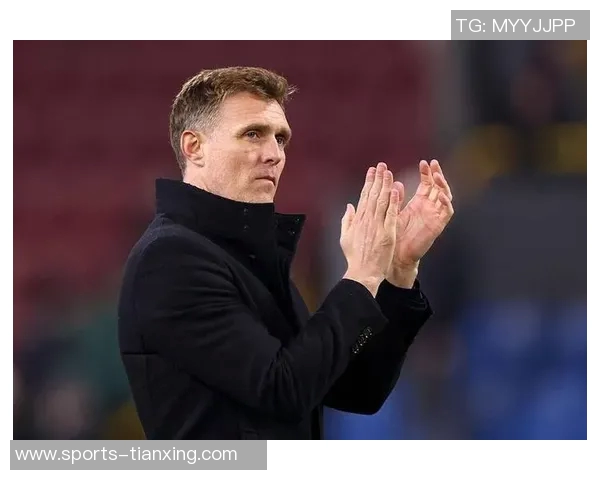 曼联总监看好索尔斯克亚重掌教鞭更衣室球员表示支持与欢迎 曼联总监看好索尔斯克亚重掌教鞭更衣室球员表示支持与欢迎