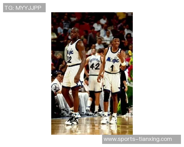 库里在奥兰多客场穿哈达威蓝喷引发球迷热议乱穿鞋时代来临